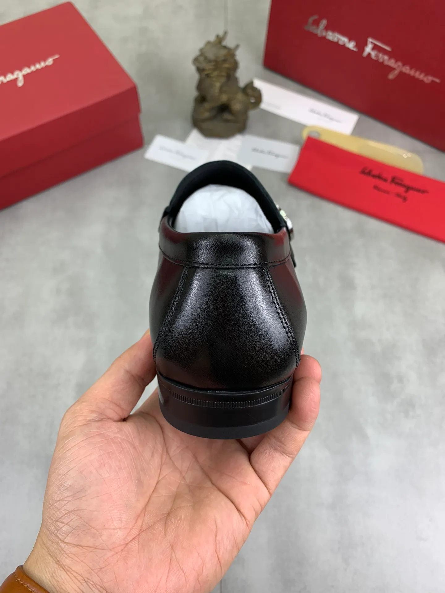 Men's Men's Shoes 💰P460💰[New Style] Water-dyed Niuli 🆘[Salvatore Ferragamo] Ferragamo's latest casual business leather shoes for men! Available at counters simultaneously! The fabric is made of specially imported original calfskin, the lining is made of imported water-dyed cowhide, and the original combination outsole is absolutely luxurious and leads the fashion trend. Matching code: 38-45; 3️⃣ colors available